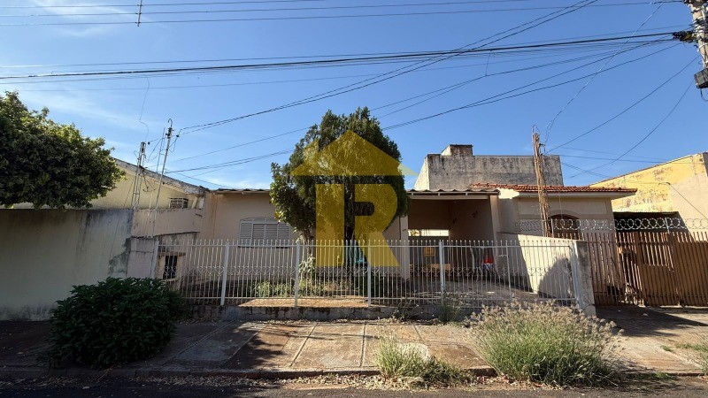 Casa com 2 quartos à venda, 180m² — foto 1 de 29