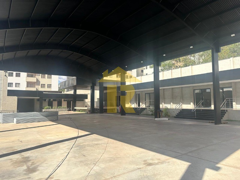 Loja / Salão / Ponto Comercial  à venda e aluguel, 2000m² — foto 1 de 39
