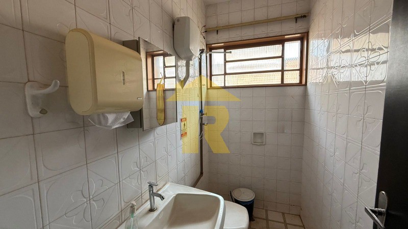 Casa com 3 quartos à venda, 305m² — foto 16 de 24