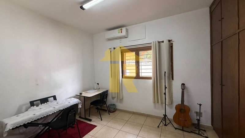 Casa com 3 quartos à venda, 305m² — foto 11 de 24