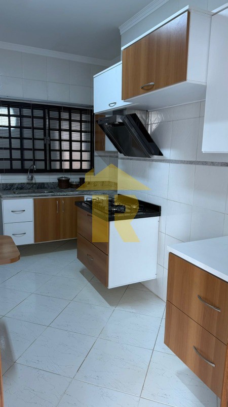 Casa com 3 quartos à venda, 196m² — foto 8 de 20