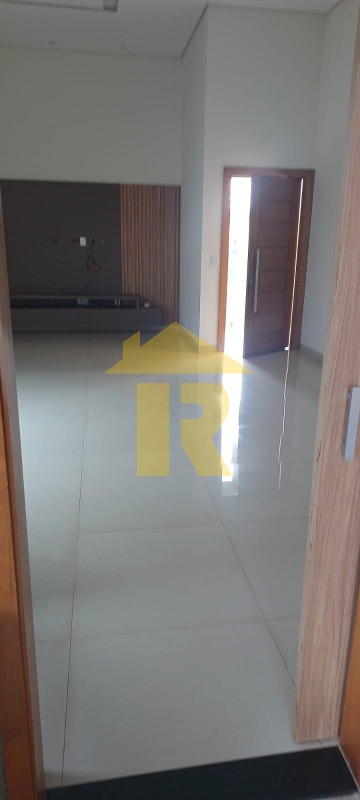 Casa de Condomínio com 3 quartos à venda e aluguel, 216m² — foto 3 de 33