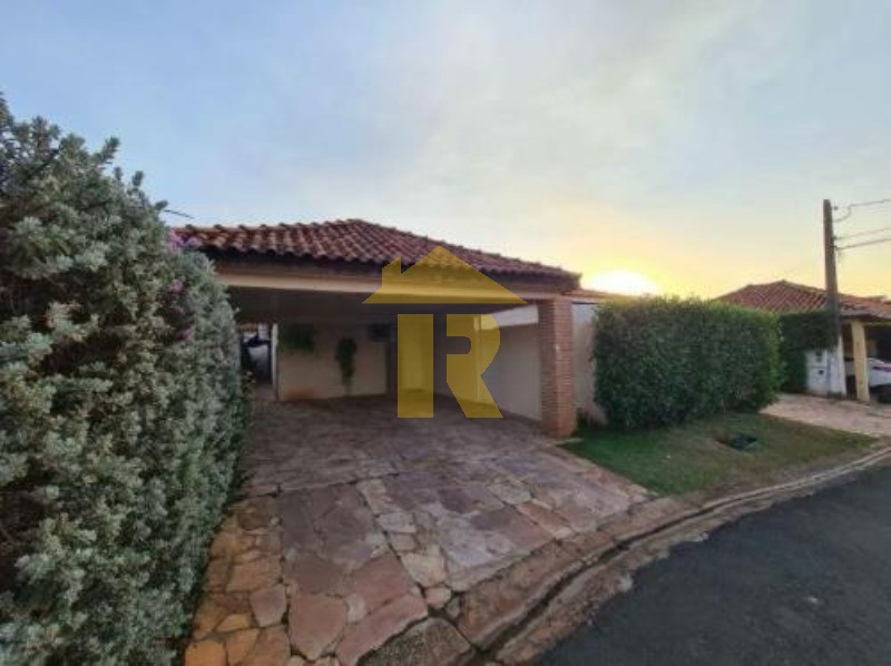 Casa de Condomínio com 3 quartos à venda, 200m² — foto 2 de 36