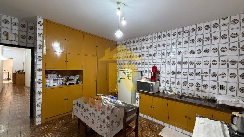 Casa com 3 quartos à venda, 305m² — foto 18 de 24