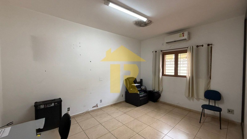 Casa com 3 quartos à venda, 305m² — foto 14 de 24