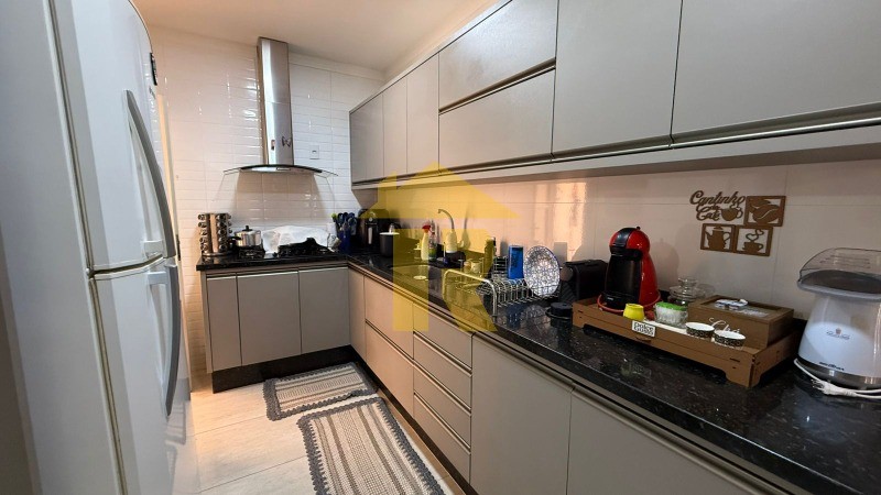 Casa de Condomínio com 3 quartos à venda, 200m² — foto 22 de 36