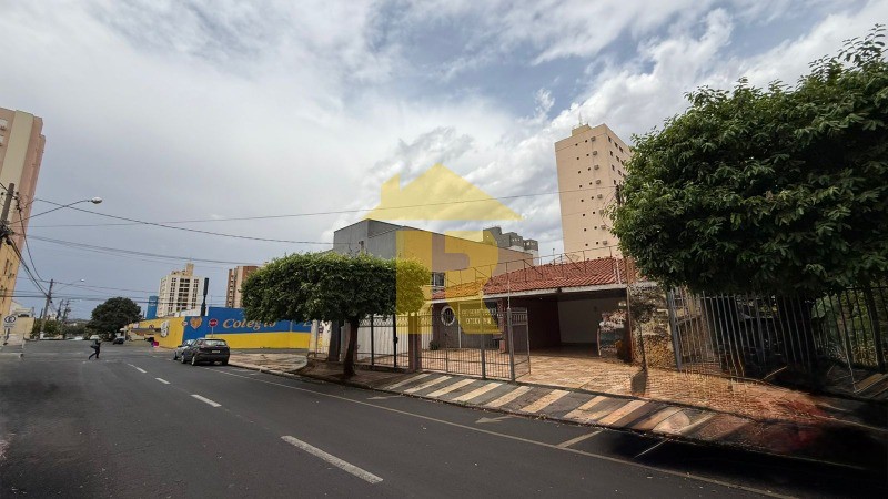 Casa com 3 quartos à venda, 305m² — foto 1 de 24