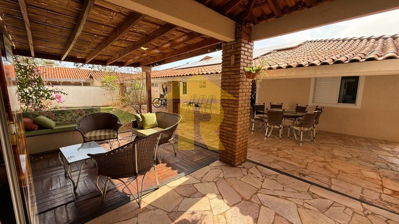 Casa de Condomínio com 3 quartos à venda, 200m² — foto 27 de 36