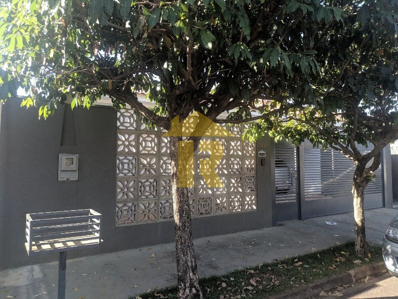 Casa com 3 quartos à venda, 186m² — foto 2 de 36