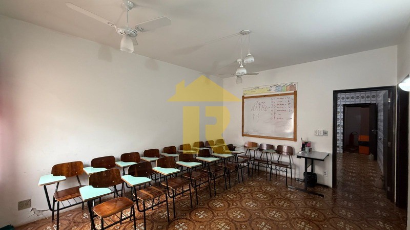 Casa com 3 quartos à venda, 305m² — foto 8 de 24