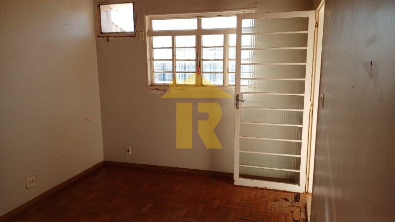 Casa com 2 quartos à venda, 180m² — foto 2 de 23
