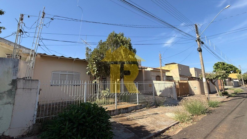 Casa com 2 quartos à venda, 180m² — foto 2 de 29