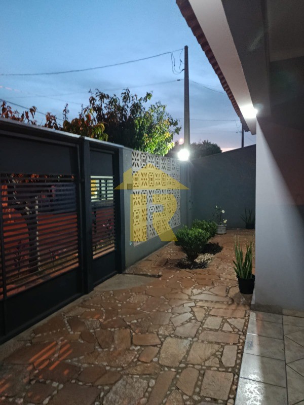 Casa com 3 quartos à venda, 186m² — foto 3 de 36