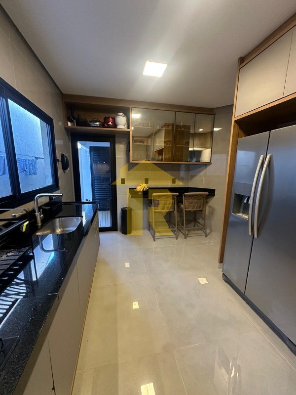 Casa de Condomínio com 4 quartos à venda, 243m² — foto 14 de 50