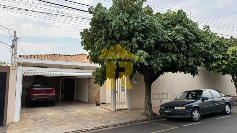 Casa com 3 quartos à venda, 400m² — foto 1 de 33