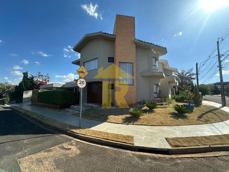Casa de Condomínio com 4 quartos à venda, 243m² — foto 2 de 50