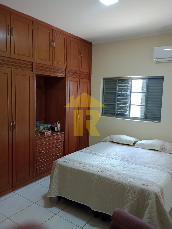 Casa com 3 quartos à venda, 238m² — foto 18 de 38