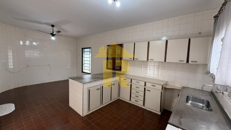 Casa com 3 quartos à venda, 340m² — foto 22 de 41