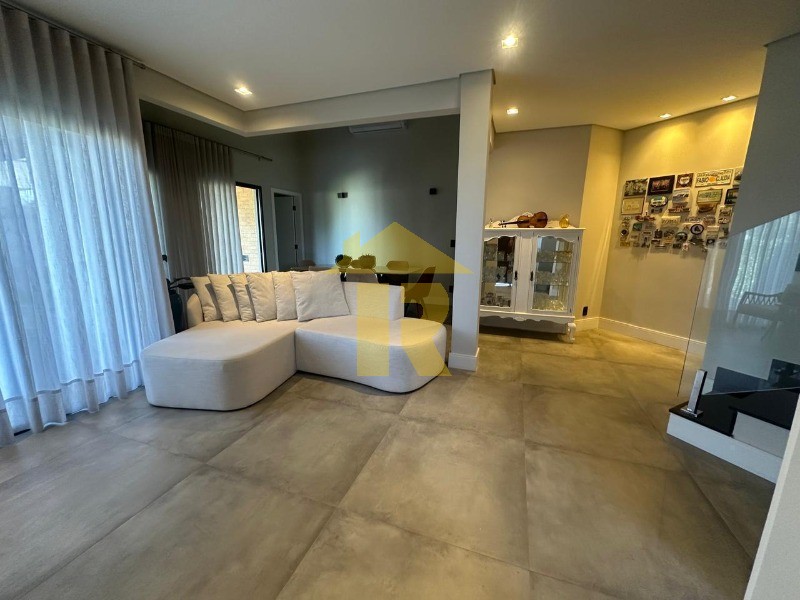 Casa de Condomínio com 4 quartos à venda, 243m² — foto 4 de 50