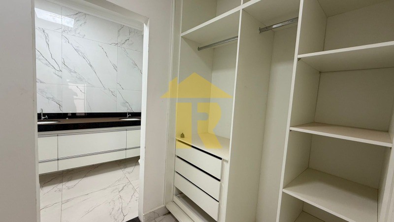 Casa de Condomínio com 3 quartos à venda, 220m² — foto 18 de 34