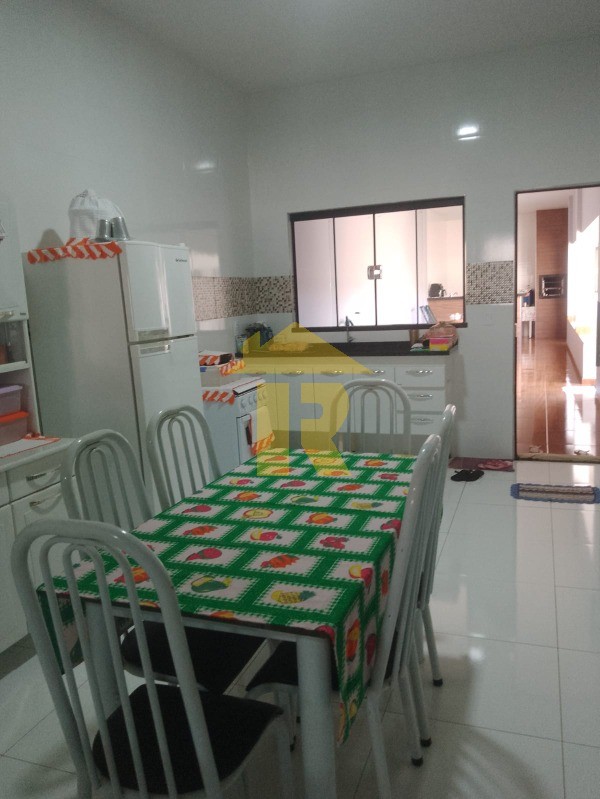 Casa com 3 quartos à venda, 191m² — foto 1 de 31