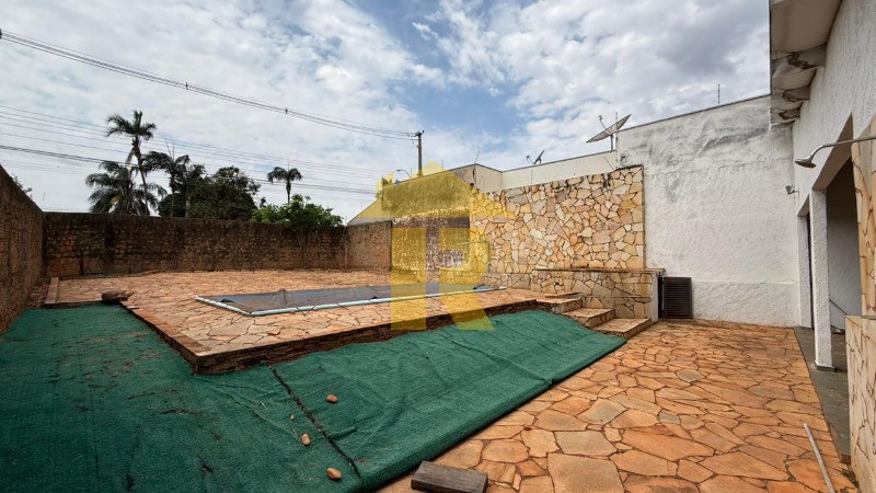Casa com 3 quartos à venda, 340m² — foto 29 de 41