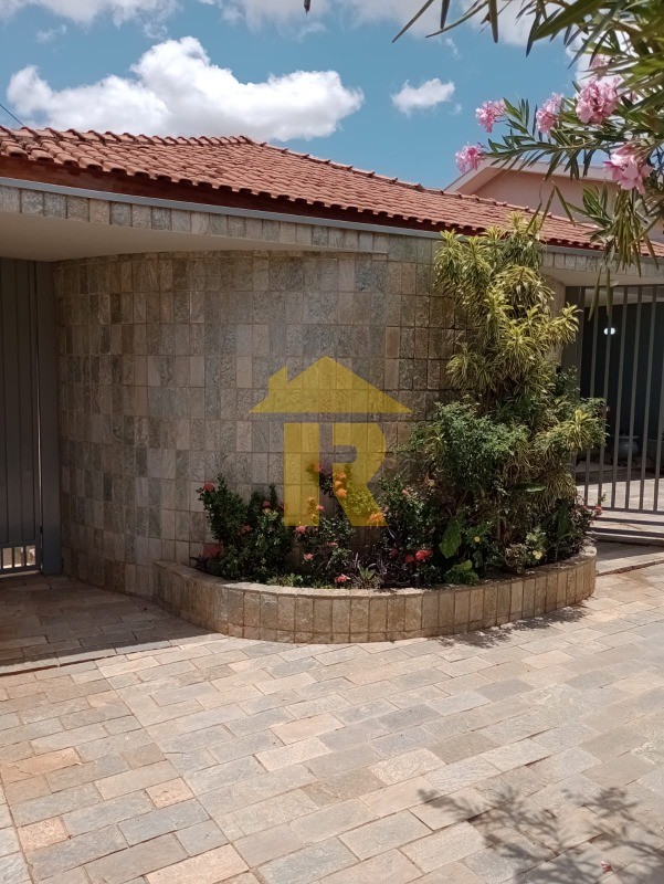 Casa com 3 quartos à venda, 238m² — foto 3 de 38