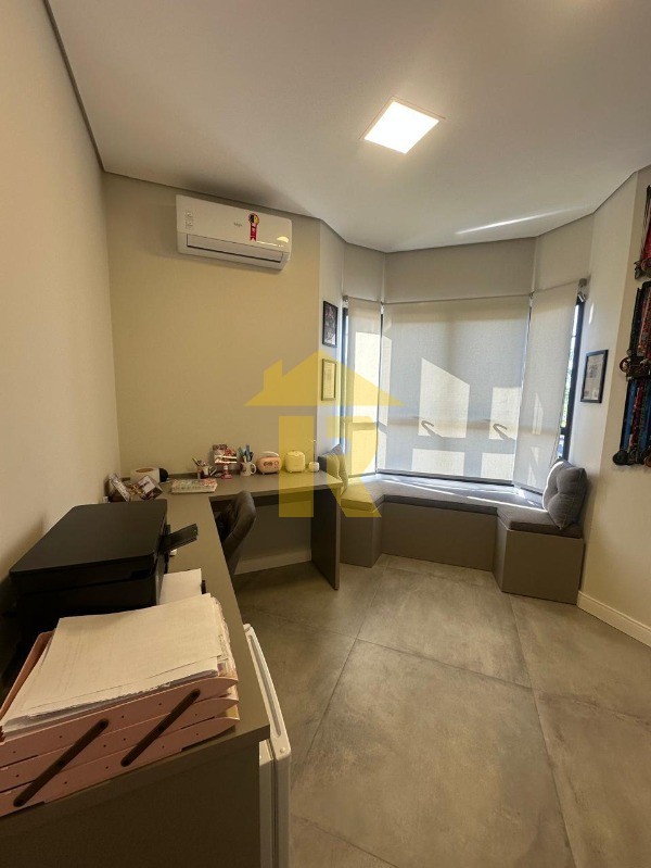 Casa de Condomínio com 4 quartos à venda, 243m² — foto 11 de 50