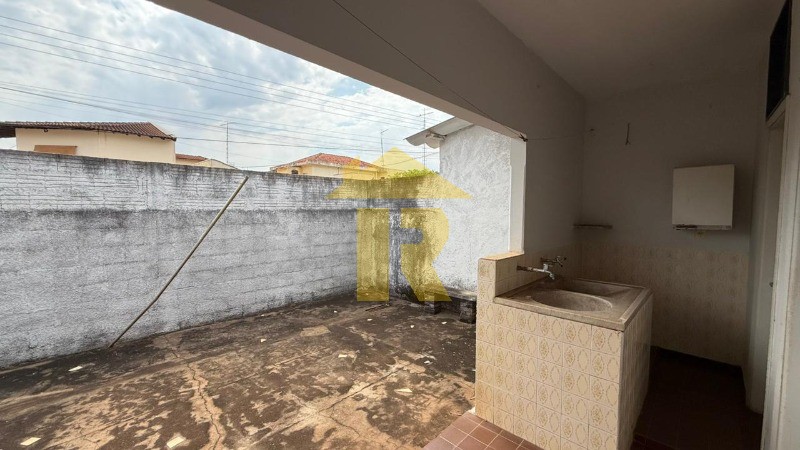 Casa com 3 quartos à venda, 340m² — foto 33 de 41