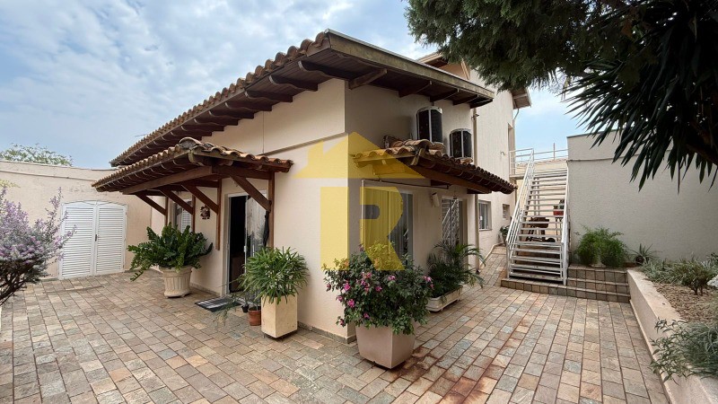 Casa com 3 quartos à venda, 400m² — foto 28 de 33