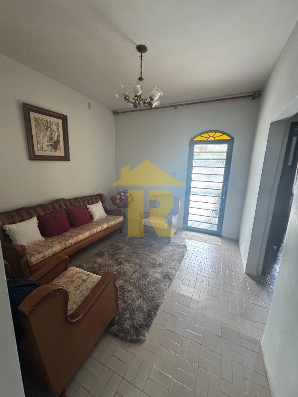 Casa com 4 quartos à venda, 220m² — foto 2 de 20