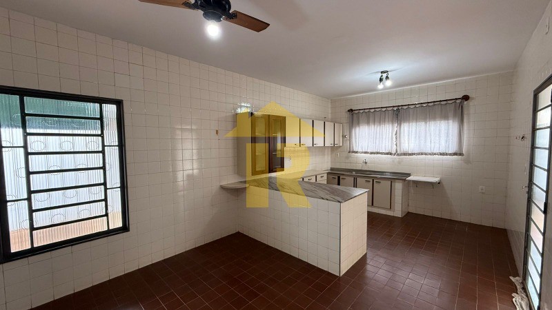 Casa com 3 quartos à venda, 340m² — foto 21 de 41