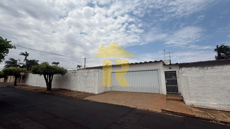 Casa com 3 quartos à venda, 340m² — foto 3 de 41