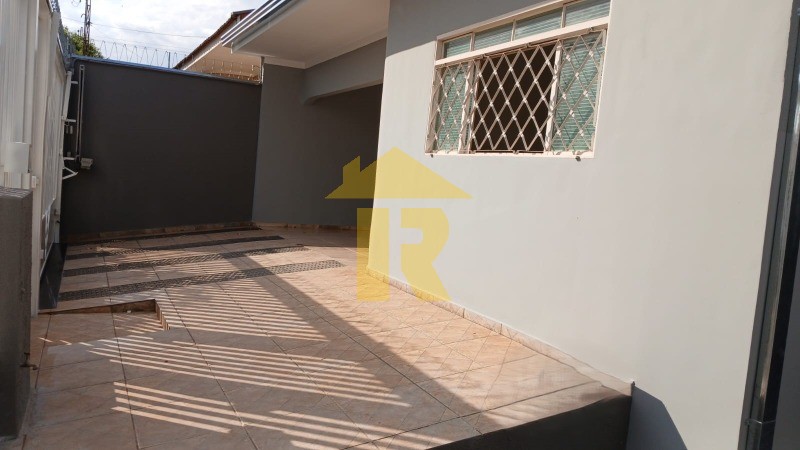 Casa com 3 quartos à venda, 120m² — foto 1 de 25