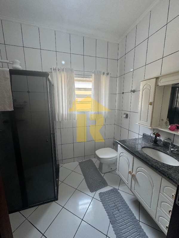 Casa com 4 quartos à venda, 220m² — foto 16 de 20