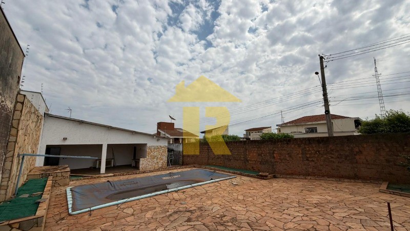 Casa com 3 quartos à venda, 340m² — foto 30 de 41
