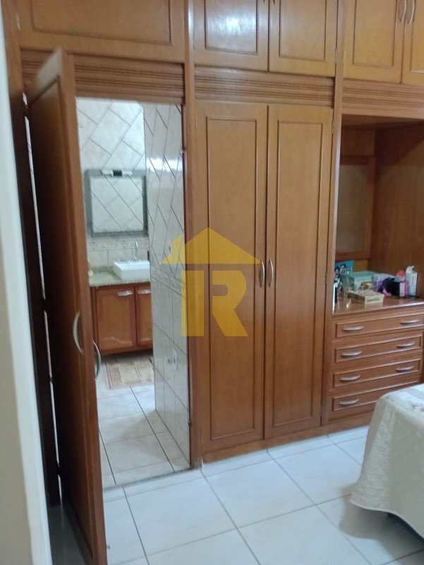 Casa com 3 quartos à venda, 238m² — foto 19 de 38