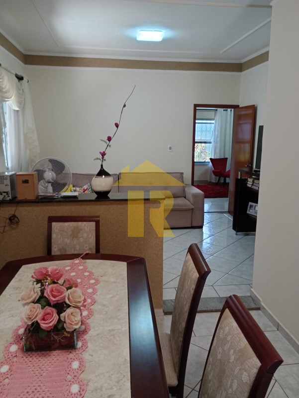 Casa com 3 quartos à venda, 238m² — foto 10 de 38