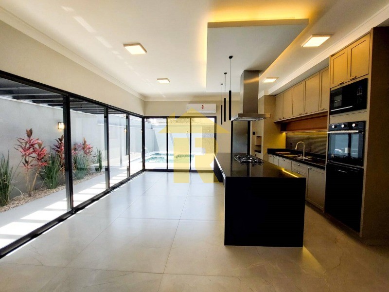 Casa de Condomínio com 3 quartos à venda, 230m² — foto 18 de 38