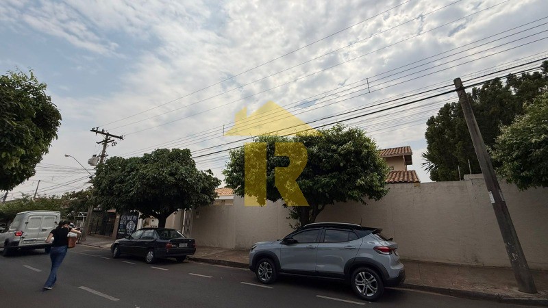 Casa com 3 quartos à venda, 400m² — foto 2 de 33