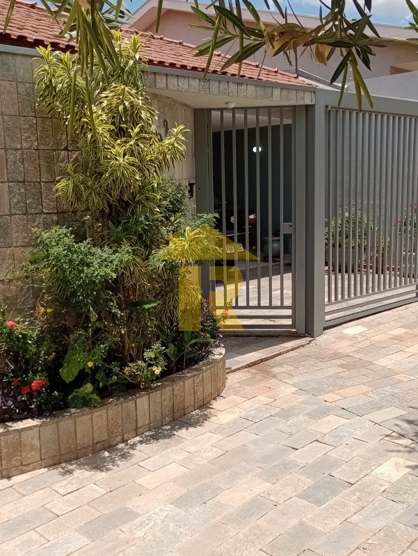 Casa com 3 quartos à venda, 238m² — foto 1 de 38