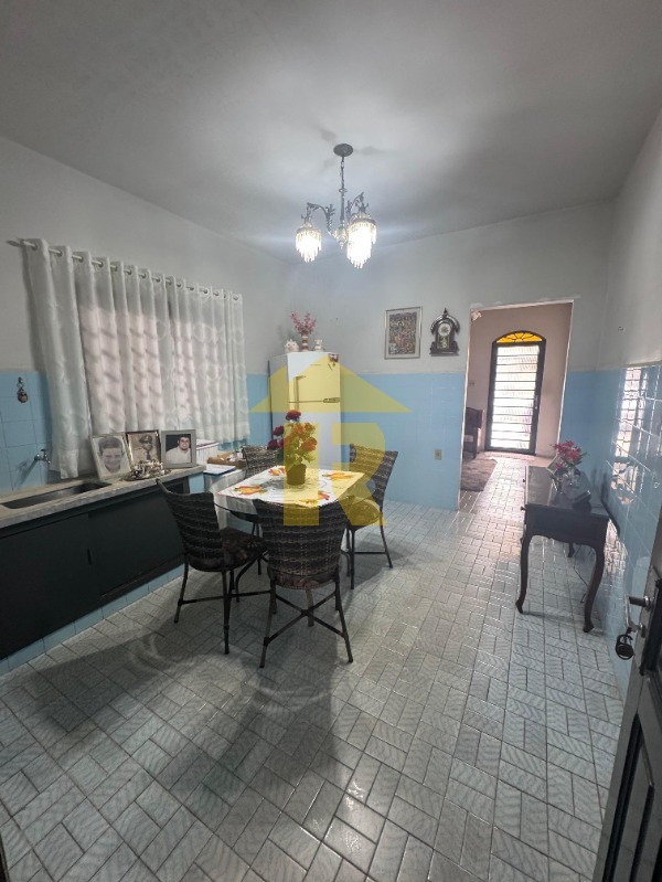 Casa com 4 quartos à venda, 220m² — foto 3 de 20