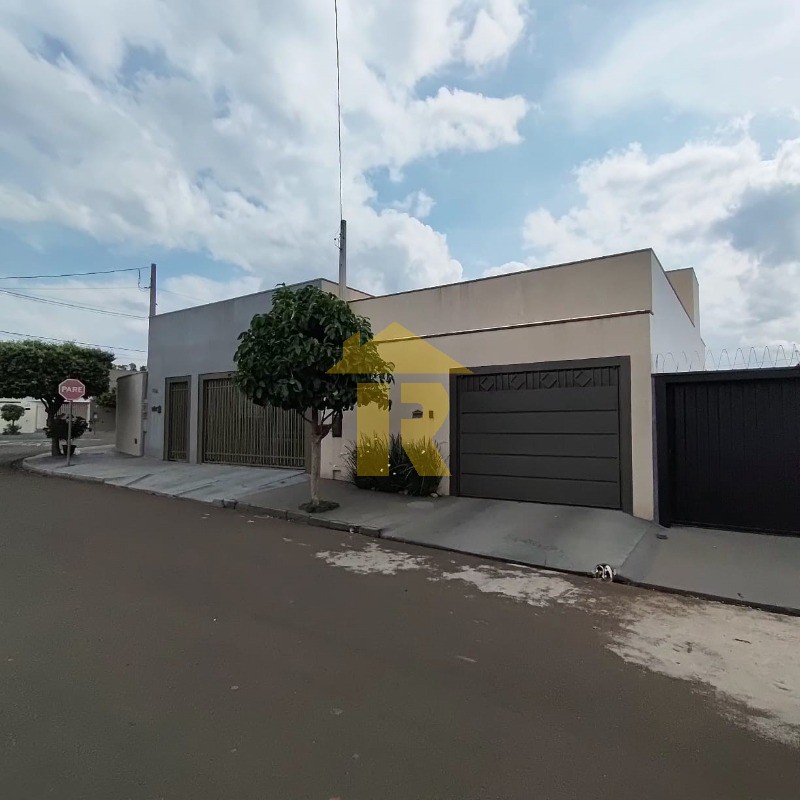 Casa com 3 quartos à venda, 159m² — foto 2 de 20