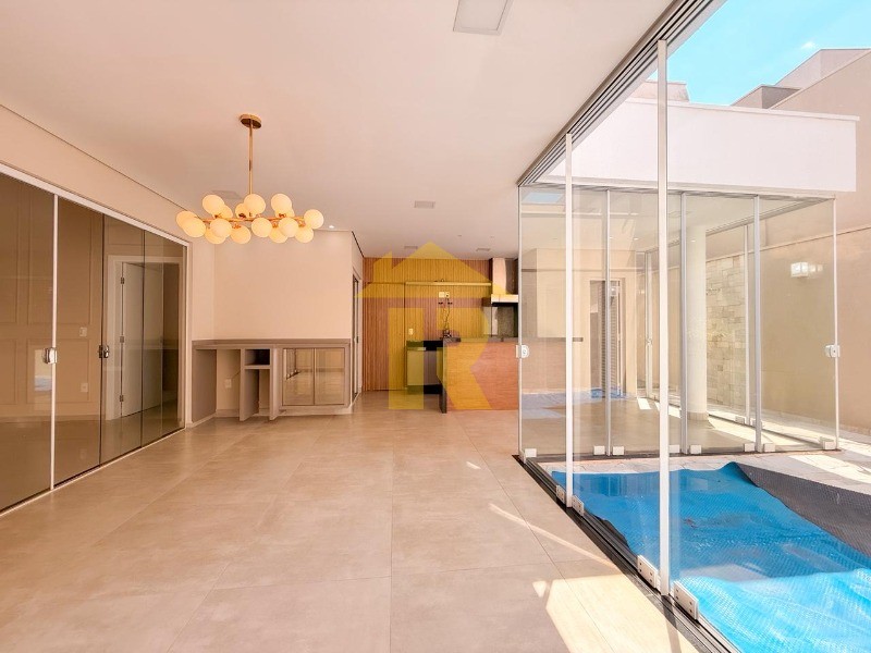 Casa de Condomínio com 3 quartos à venda, 200m² — foto 1 de 29