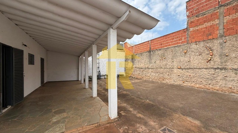 Casa com 3 quartos à venda, 340m² — foto 25 de 41