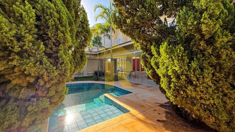 Casa de Condomínio com 4 quartos à venda, 450m² — foto 2 de 28