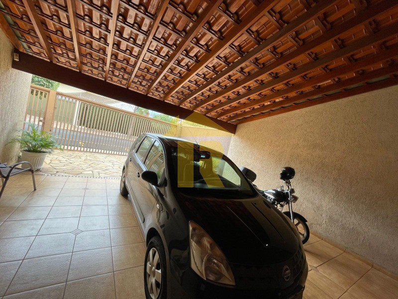 Casa com 3 quartos à venda, 227m² — foto 3 de 37