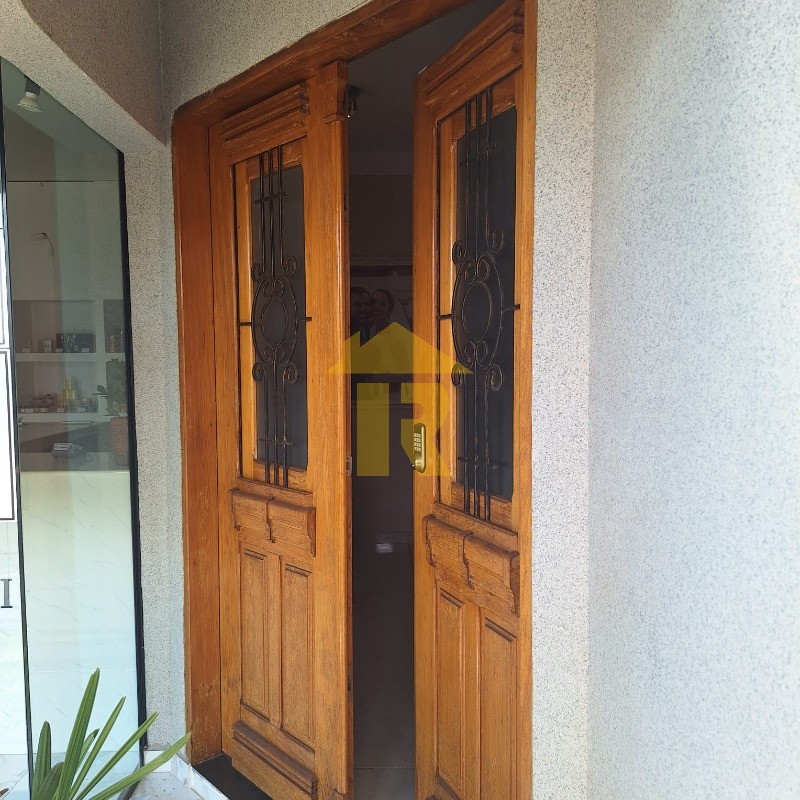 Casa com 3 quartos para aluguel, 300m² — foto 4 de 31