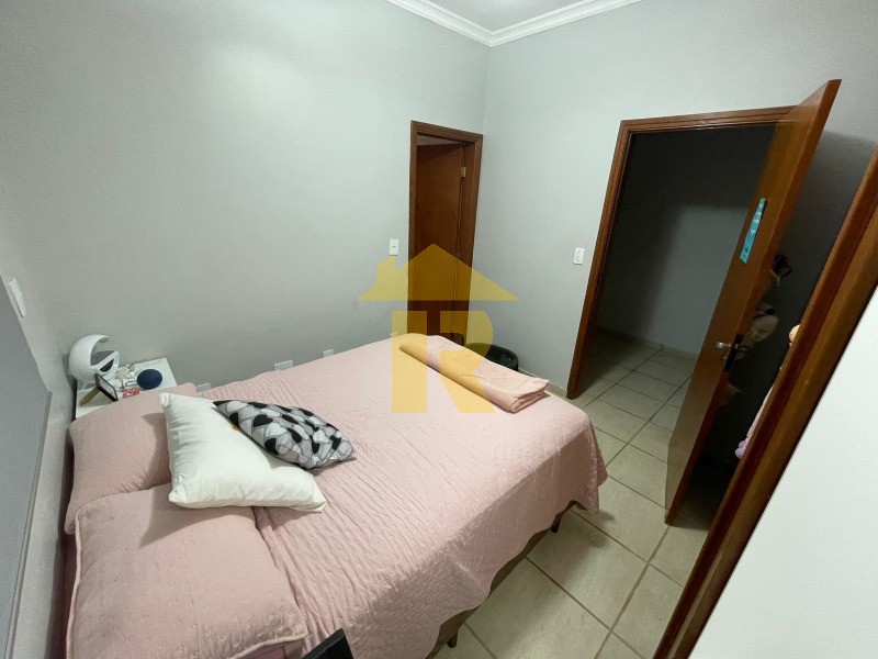 Casa com 3 quartos à venda, 227m² — foto 25 de 37