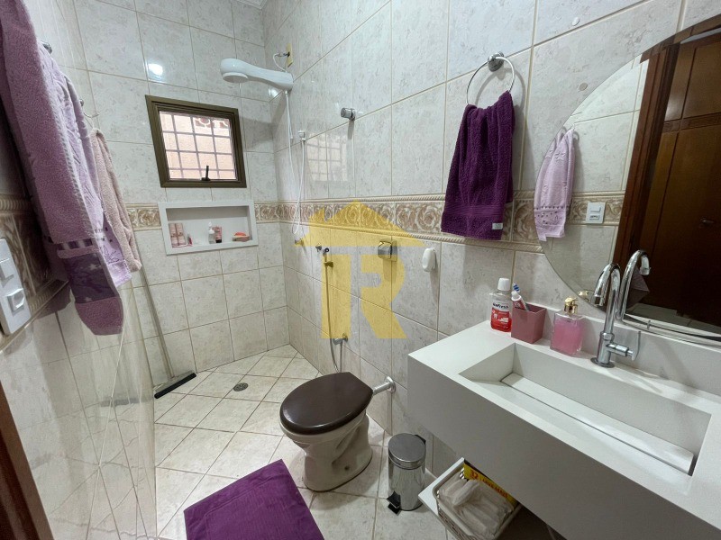 Casa com 3 quartos à venda, 227m² — foto 32 de 37